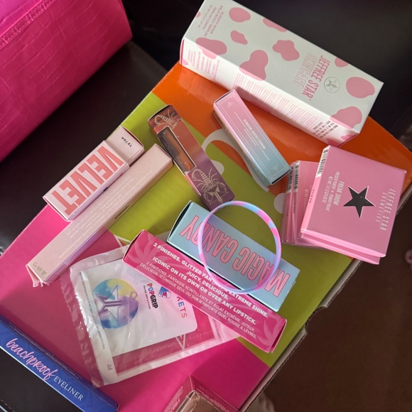 Jeffree Star Limited Edition Discountinued Cosmetic Bag with 18 Cosmetics - Picture 3 of 12